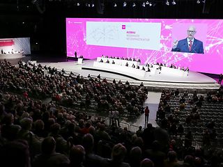 Mehr als tausend Aktionäre kamen zur Hauptversammlung und verfolgten die Rede von Vorstandschef Timotheus Höttges.