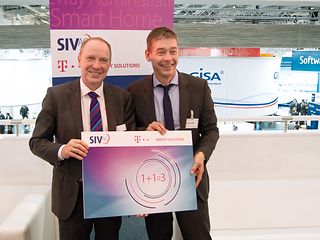 Jörg Sinnig (SIV.AG) und Frank Schmidt (Deutsche Telekom) freuen sich über das neue Gesamtpaket.