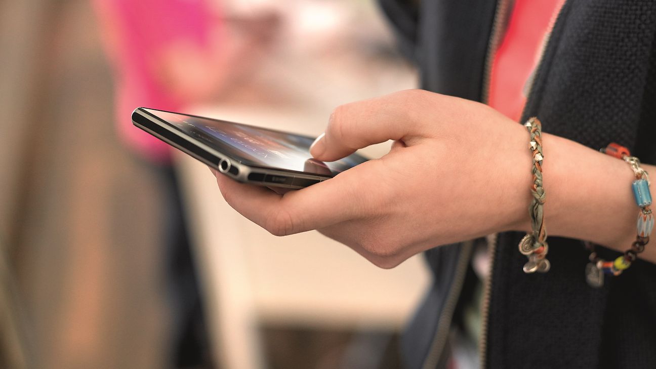 SIM cards: Deutsche Telekom relies on central points of contact (© Telekom) SIM cards: Deutsche Telekom relies on central points of contact