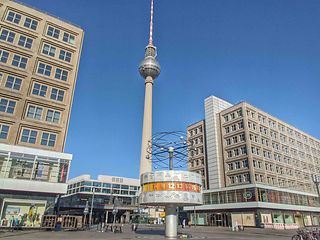 Berlin Alexanderplatz, Blick auf Weltzeituhr und Fernsehturm