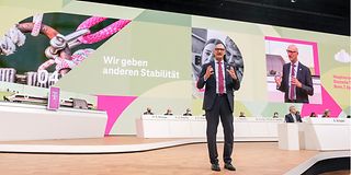 CEO Timotheus Höttges auf der Hauptversammlung der Deutschen Telekom AG am 7. April 2022.