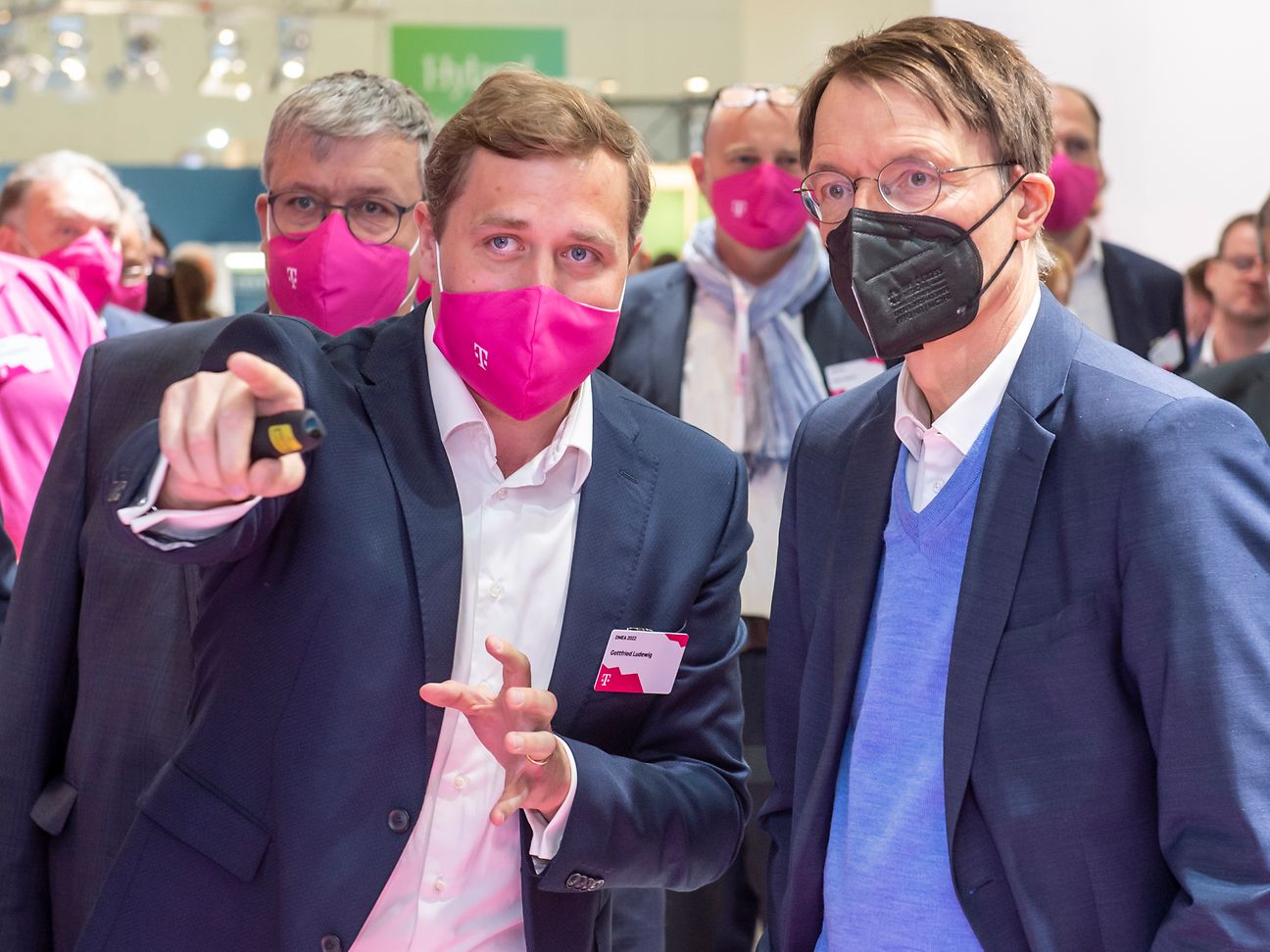 Gottfried Ludewig und Karl Lauterbach auf dem Telekom-Stand.