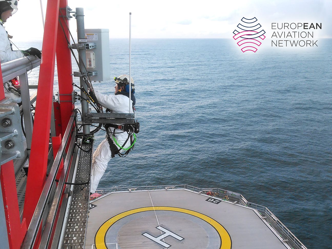 Installation einer EAN-Antenne auf eine Bohrinsel in der Nordsee durch Tampnet