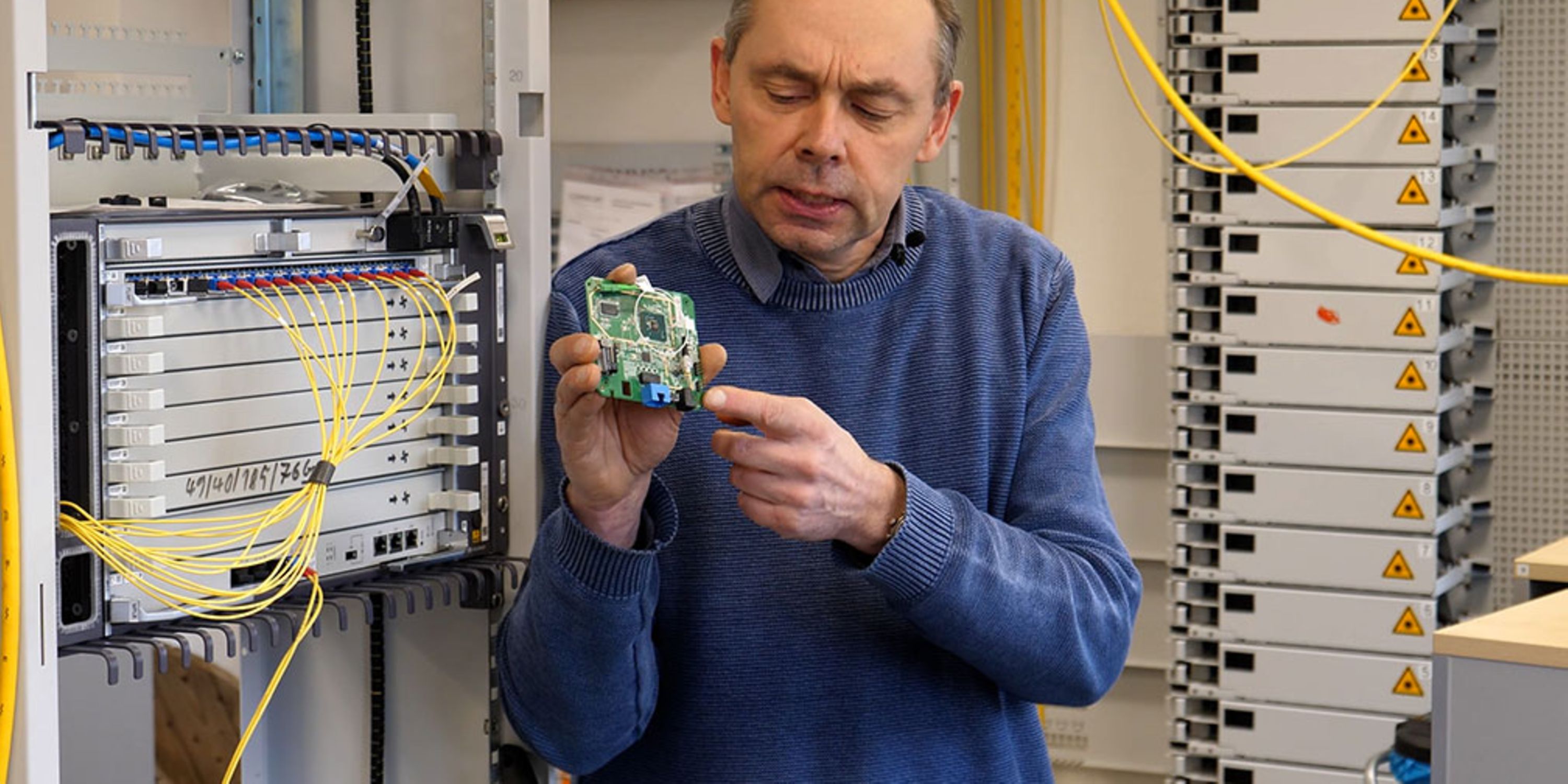 Die GlasfaserSchule der Telekom Was verbirgt sich hinter OLT und ONT? (4) Deutsche Telekom