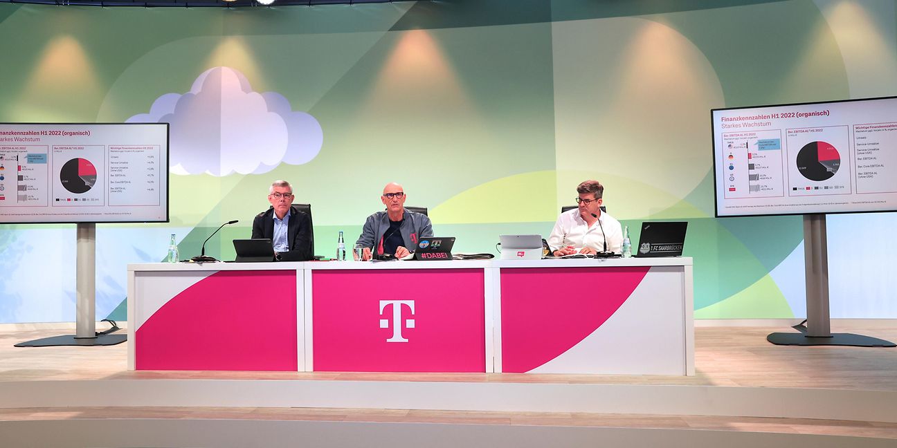 (v. l.) Christian P. Illek, Timotheus Höttges, Philipp Schindera.