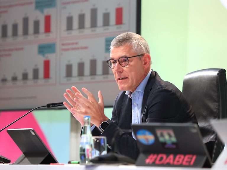 CFO Christian P. Illek präsentiert die Finanzergebnisse zum zweiten Quartal 2022.
