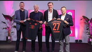 Andreas Jung and Oliver Kahn from FC Bayern and Michael Hagspihl and Klaus Werner from Telekom (from left).
