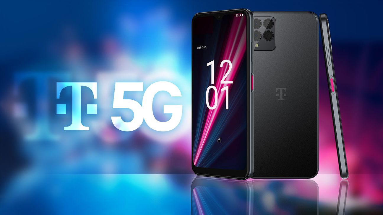Ein schwarzes Smartphone (T Phone Pro) und ein T 5G Logo