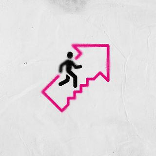 Zweifarbiges Icon bei dem eine Person eine Treppe nach oben geht.