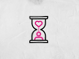 Icon with an hourglass and a magenta heart.