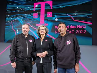 (f. l.) Walter Goldenits, Claudia Nemat, Srini Gopalan on Network Day 2022.