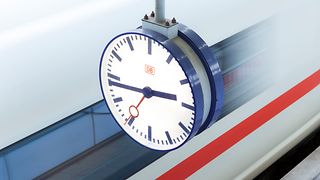 Symbolbild Bahnhofsuhr