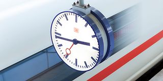 Symbolbild Bahnhofsuhr