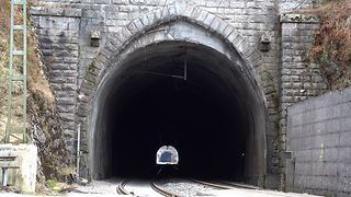 39 Tunnel durchquert die Schwarzwaldbahn