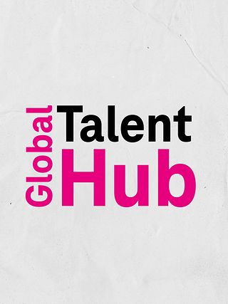 Schriftzug „Global TalentHUB“ auf grauem Hintergrund.