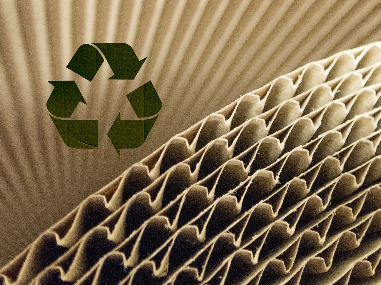 Wellpappe mit dem Recycling-Logo