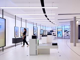 The industry area uses digital and physical exhibits to show how Deutsche Telekom can connect and digitise different customers.