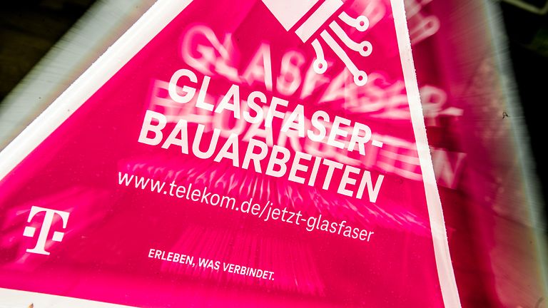 Die Telekom hat im April für 235.000 Haushalte die Internet-Geschwindigkeit erhöht.