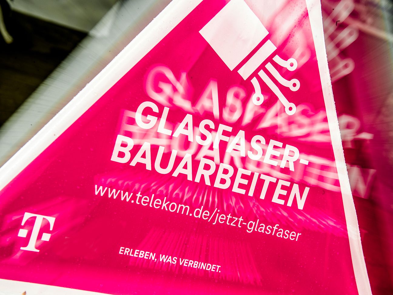 Die Telekom hat im April für 235.000 Haushalte die Internet-Geschwindigkeit erhöht.