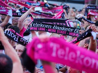 Meine Liebe – Meine Stadt – Mein Verein: Die Fans der Telekom Baskets Bonn.