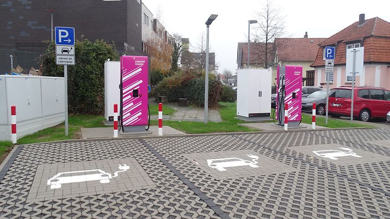 Fast charging station