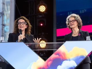 Amy Webb, eine der weltweit führenden Futuristinnen, und Claudia Nemat, Telekom-Vorständin