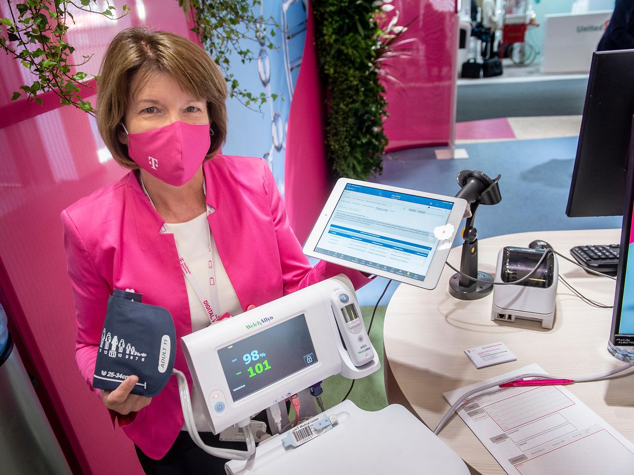 Kate Berghaus während der Fachmesse DMEA 2022. 