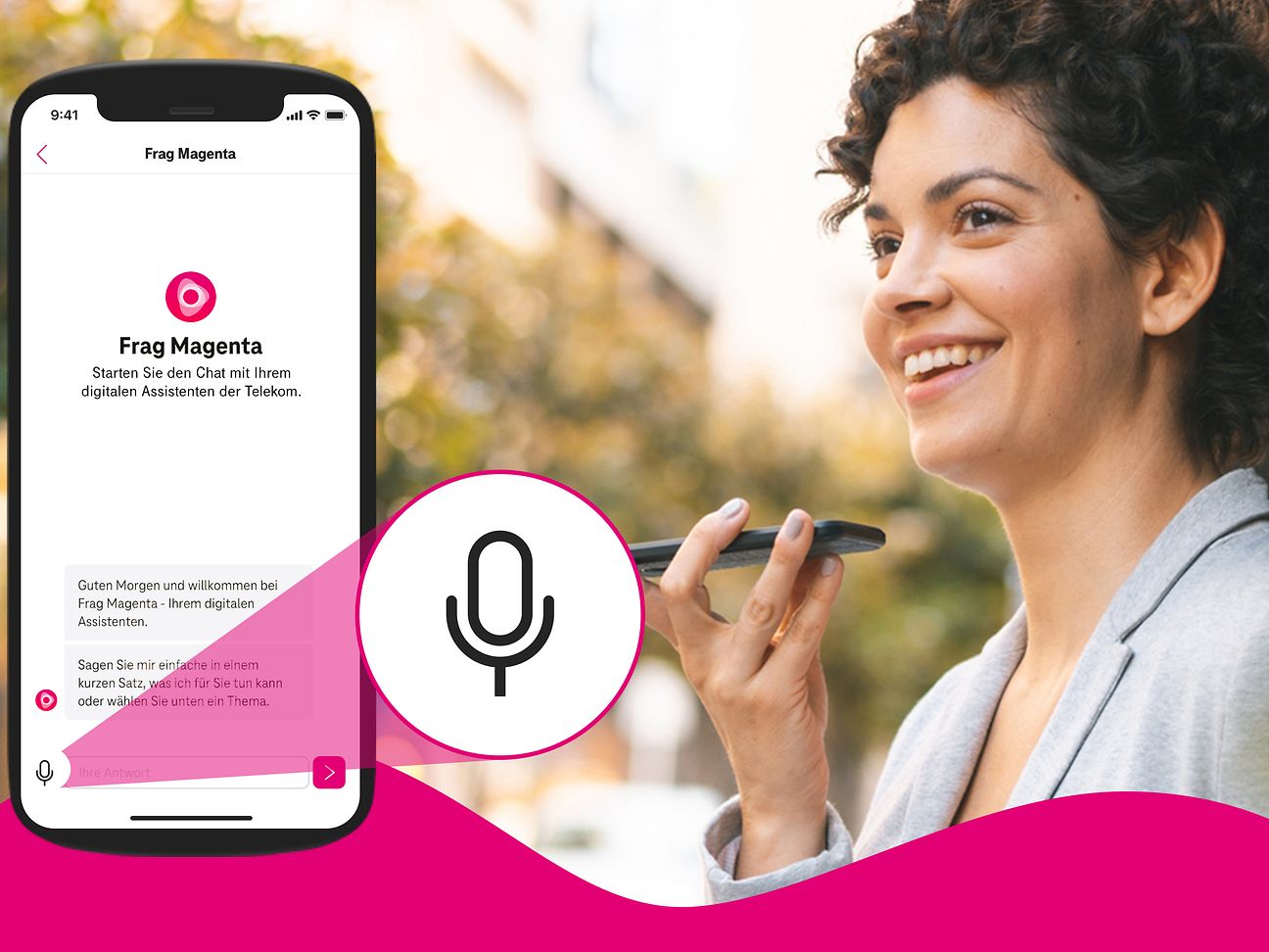 Frau spricht mit "Frag Magenta" über ihr Smartphone.