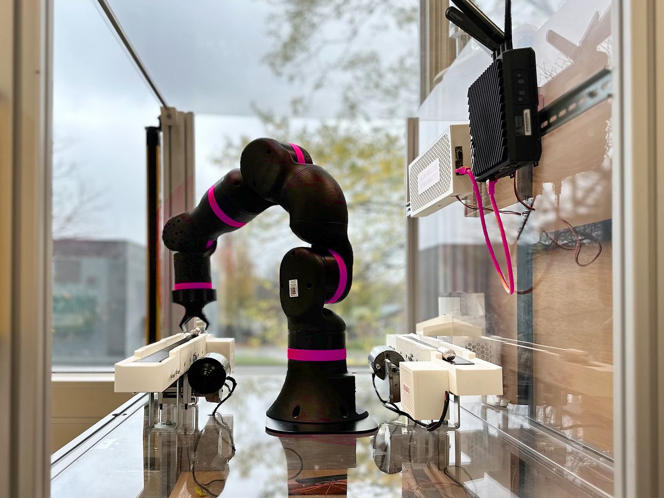 Roboterarm im Campus-Netz der HSU