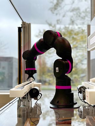 Roboterarm im Campus-Netz der HSU