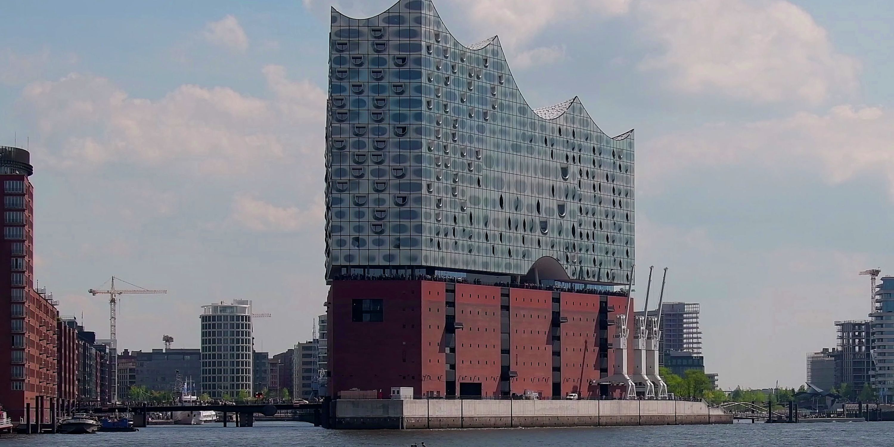  Die Fußball-Welt schaut auf die Elphi: Telekom Technik bei der EM 2024 Illustration 