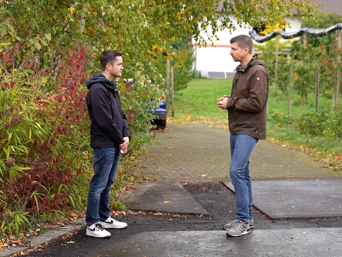 Unternehmenssprecher Maik Exner im Gespräch mit Telekom-Experte Jan Unnasch.