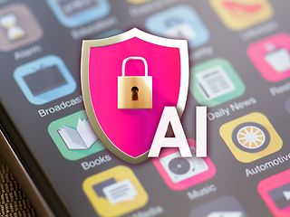 Apps auf einem Smartphone-Bildschirm und das Logo AI. Englisch für Artificial Intelligence, Deutsch Künstliche Intelligenz.