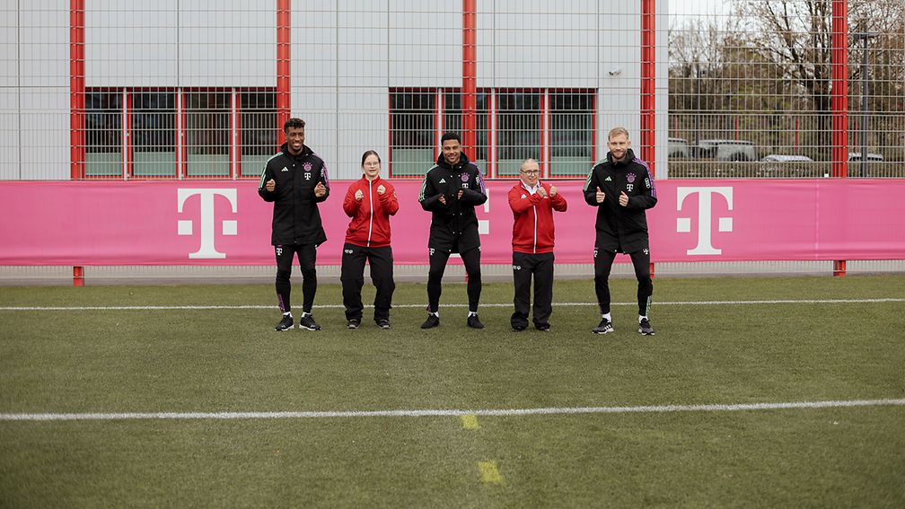 Von links nach rechts: Hier tanzen Kingsley Coman, Patricia Schramm, Serge Gnabry, Daniel und Konrad Laimer.