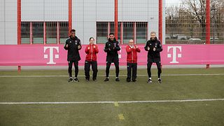 Von links nach rechts: Hier tanzen Kingsley Coman, Patricia Schramm, Serge Gnabry, Daniel und Konrad Laimer.