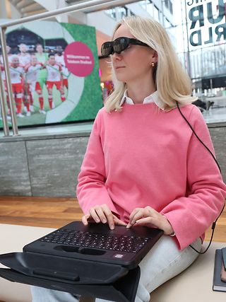 Der bildschirmlose Spacetop: Allein die Xreal Light AR-Brille und die Tastatur sorgen für den Überblick