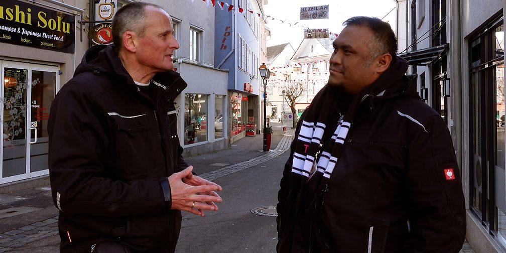 Unternehmenssprecher Markus Jodl im Gespräch mit Celltower-to-go-Erfinder Stefan Keller.