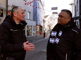 Unternehmenssprecher Markus Jodl im Gespräch mit Celltower-to-go-Erfinder Stefan Keller.