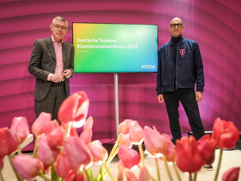 Von links: Christian Illek und Tim Höttges auf der Pressekonferenz.
