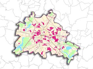 Karte Berlins mit magentafarbener Hervorhebung der Glasfaser-Ausbaugebiete der Telekom bis Februar 2024