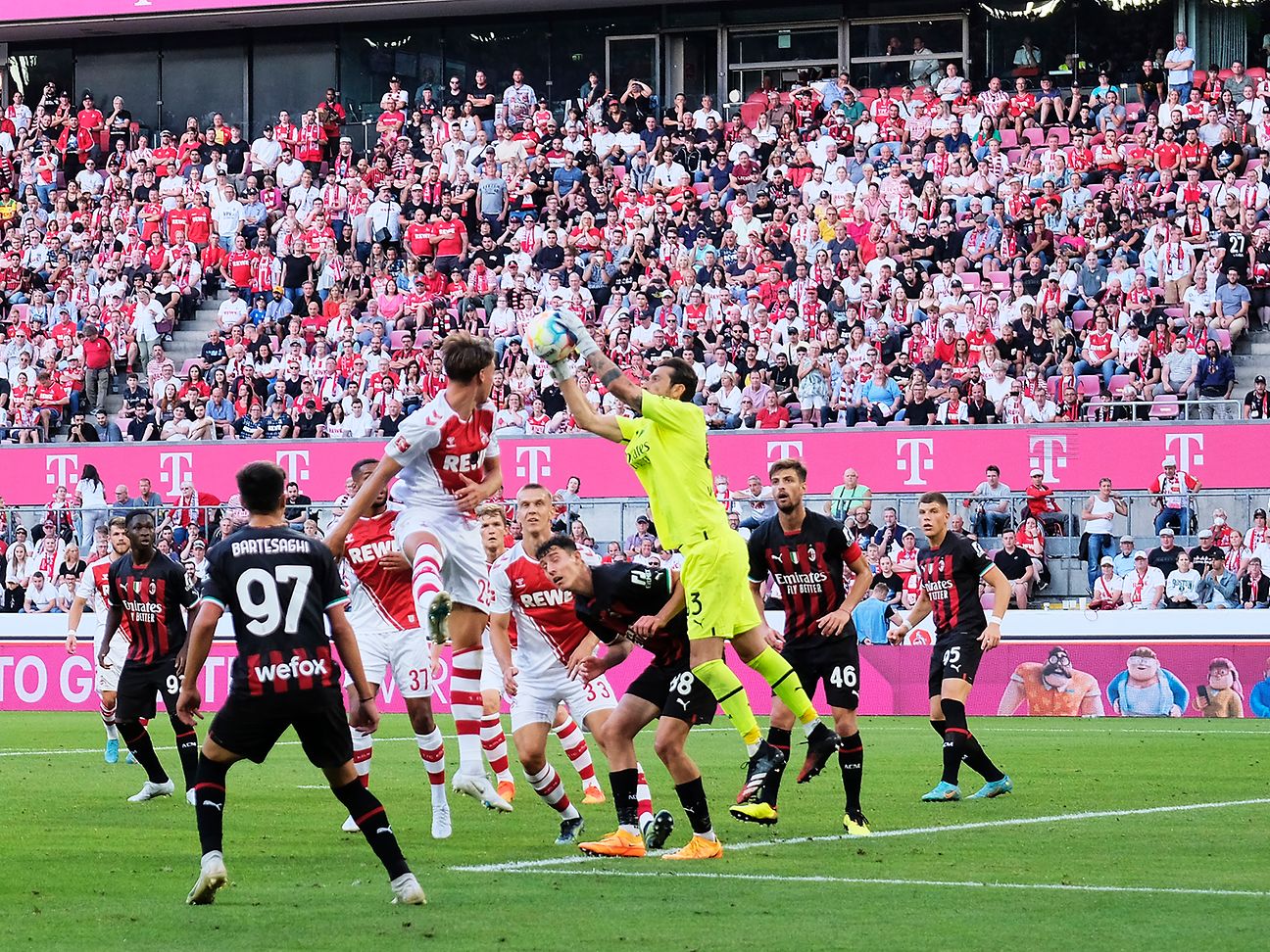 Telekom Cup 2023 im RheinEnergieSTADION Köln. 