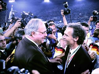 Weltmeisterschaft im Wiedervereinigungsjahr 1990:Helmut Kohl (l.) und Franz Beckenbauer