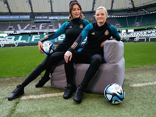 Alexandra Popp und Verona Pooth spielen EM-Orakel.