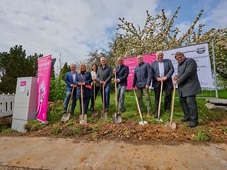 Spatenstich in Jagsthausen zum Glasfaserausbau.