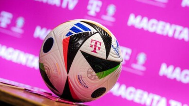 Ein Fußball
