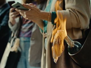 Desinformation verbreitet sich rasant wie ein unsichtbares Lauffeuer, das nicht mehr zu stoppen ist. 