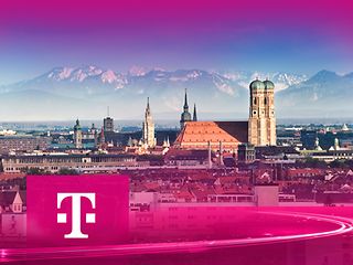 Skyline von München vor Alpenpanorama.