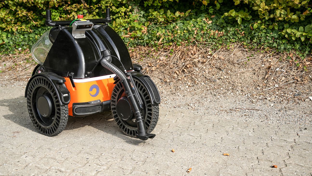 Smart city cleaner: Robo “Butty” cleans up litter in Cologne.