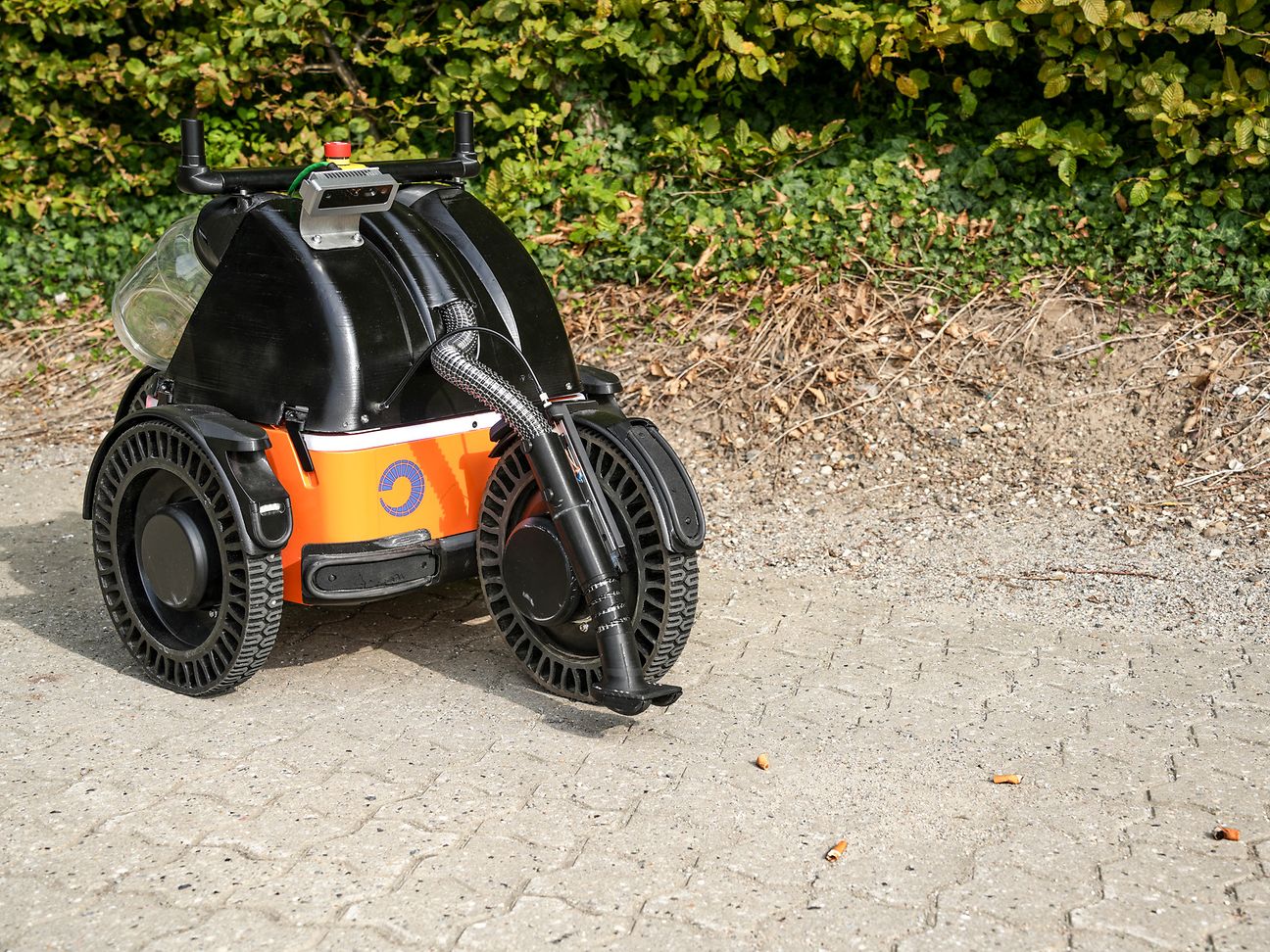 Smart city cleaner: Robo “Butty” cleans up litter in Cologne.