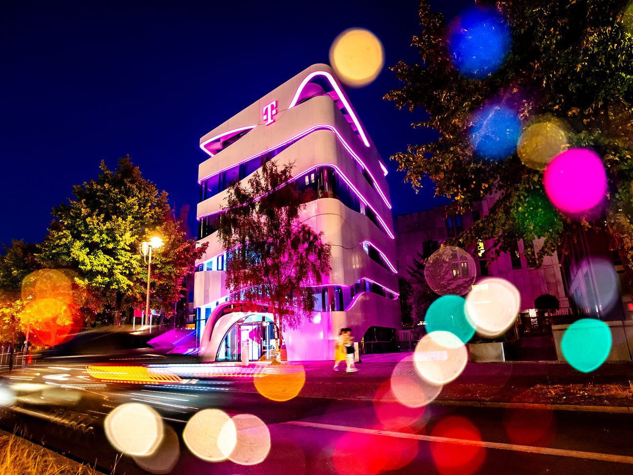 Bild der Magenta Mitte, dem neuen Repräsentanzgebäude der Deutschen Telekom in Berlin.